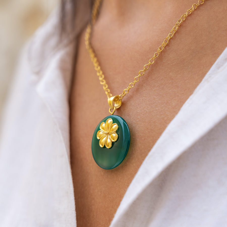 Green Agate pendant with 21 karat gold jewelry design flower | ZAMAN HANDMADE JEWELRY